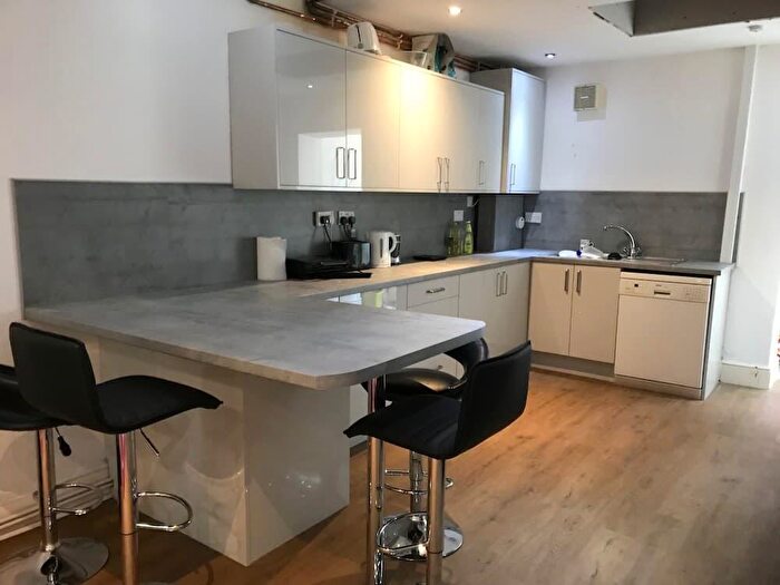 6 Bedroom House To Rent In Tiverton Road, B29