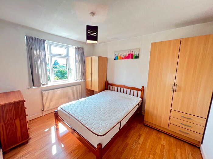 2 Bedroom Maisonette To Rent In Flat, Church Road, Enfield, EN3
