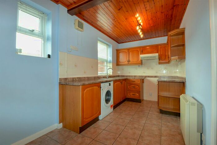 2 Bedroom End Of Terrace House To Rent In Berrydale Avenue, Bridgwater, TA6