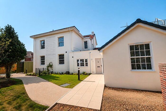 2 Bedroom Flat For Sale In Juniper Gardens, Southsea, Hampshire, PO5
