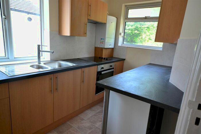 2 Bedroom Maisonette To Rent In Courtlands Drive, Watford, Herts, WD17