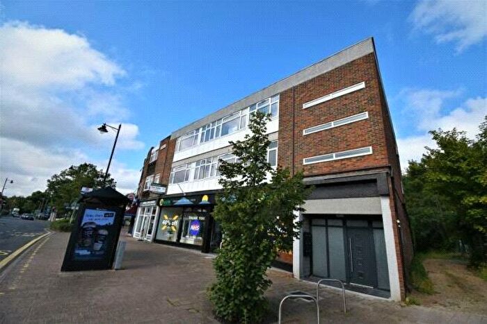 2 Bedroom Flat To Rent In Oatsheaf Parade, - Fleet Road, Fleet, Hampshire, GU51