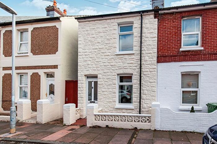 2 Bedroom End Of Terrace House To Rent In Sydney Road, BN22