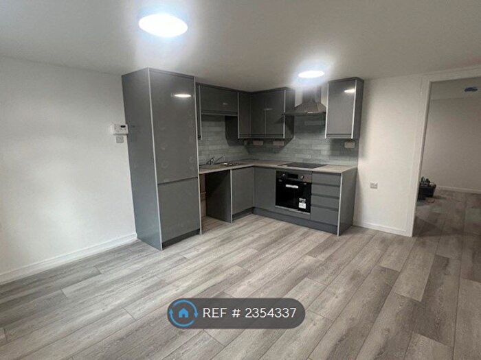 1 Bedroom Flat To Rent In Meanwood Road, Leeds, LS6