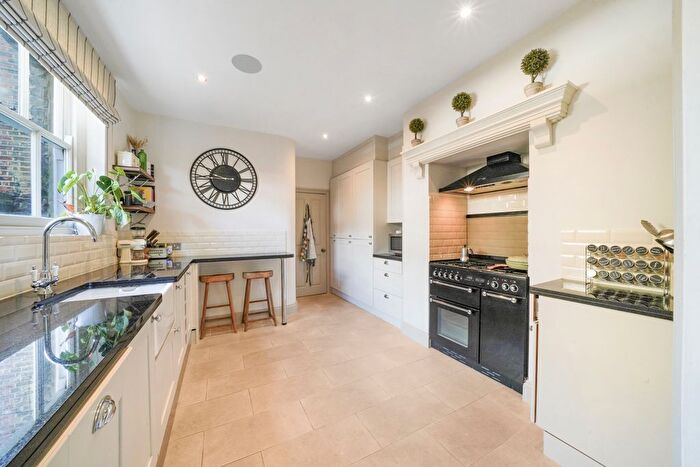 2 Bedroom Flat To Rent In Elmhurst Mansions, Edgeley Road, SW4