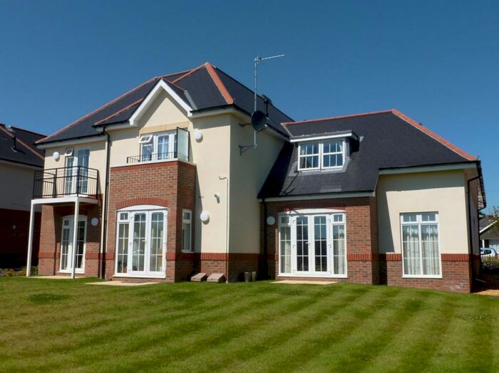 2 Bedroom Flat To Rent In Beaulieu Avenue, Christchurch, BH23