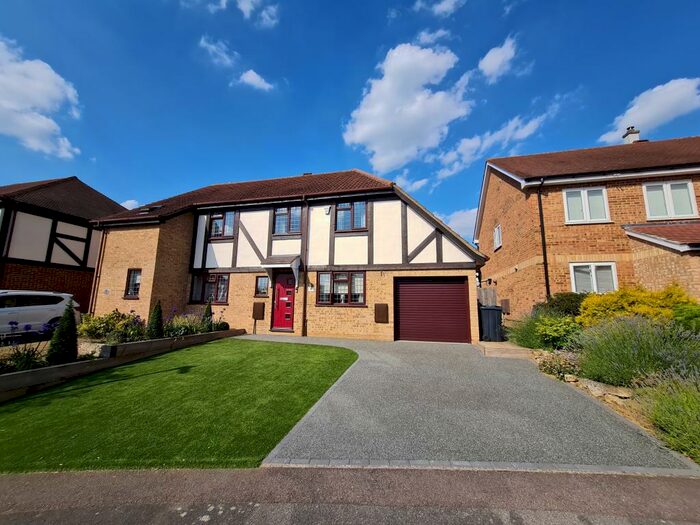 3 Bedroom Semi-Detached House To Rent In Briar Fields, Grove Green, ME14