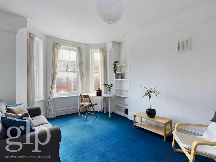 3 Bedroom Flat To Rent In Kenton Street, Bloomsbury, WC1N