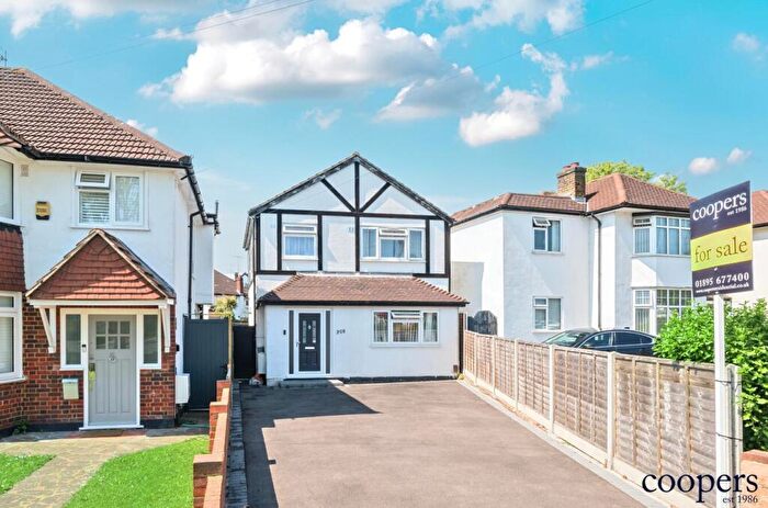 3 Bedroom Detached House For Sale In West End Road, Ruislip, HA4