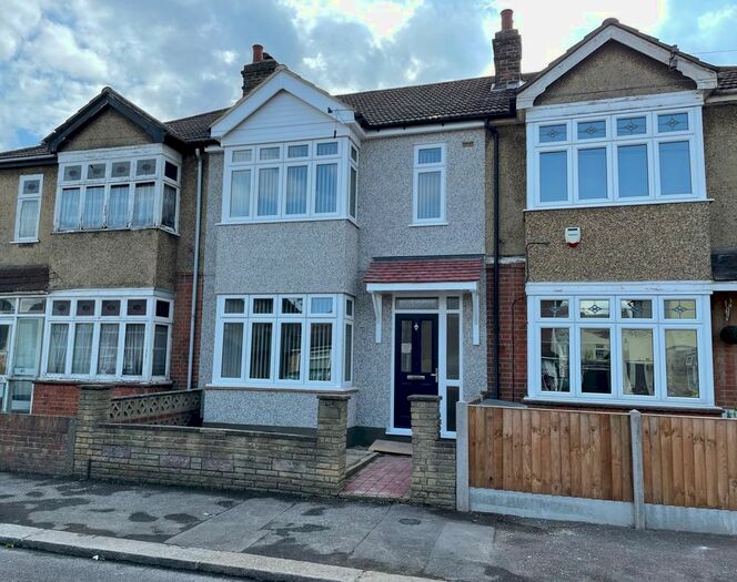 3 Bedroom Terraced House To Rent In Brooklands Road, Romford, RM7
