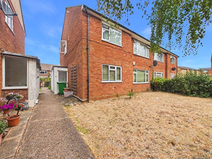 2 Bedroom Maisonette For Sale In Wylands Road, Langley, Berkshire, SL3