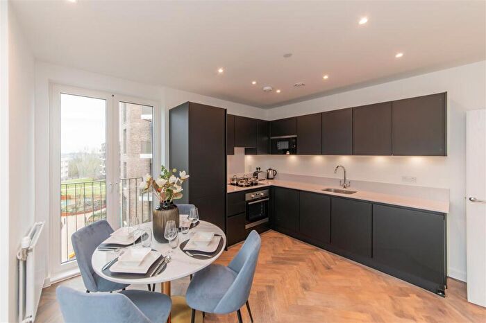 2 Bedroom Flat For Sale In The Ridgeway, Mill Hill, London, NW7