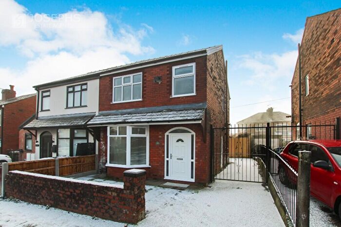 3 Bedroom Semi-Detached House To Rent In Brook Hey Avenue, Bolton, Greater Manchester, BL3