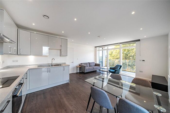 2 Bedroom Apartment To Rent In Propeller Crescent, Croydon, CR0