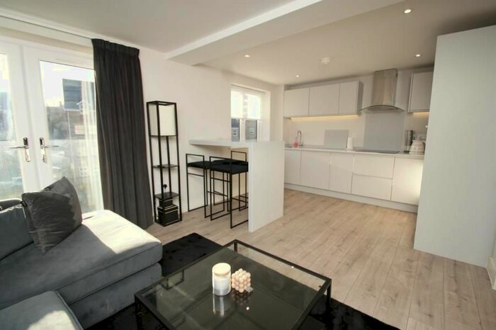 2 Bedroom Flat To Rent In Waterside View, Harrogate Road, BD10