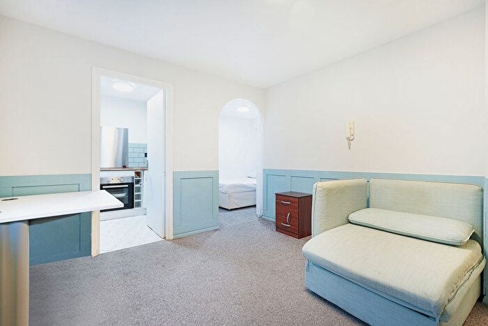 1 Bedroom Flat To Rent In Inwen Court, Grinstead Road, SE8