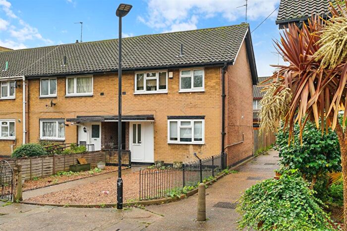 2 Bedroom Terraced House To Rent In Newbold Cottages, Whitechapel, E1