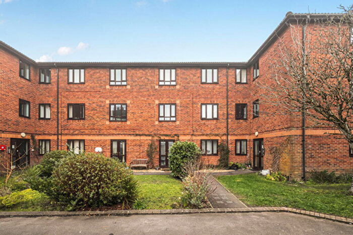 2 Bedroom Flat For Sale In Buttons Yard, Warminster, BA12
