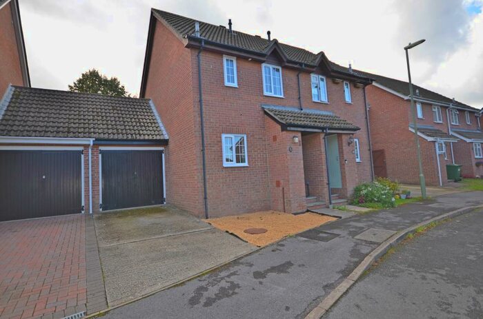 2 Bedroom Terraced House To Rent In Gloucester Drive, Basingstoke, RG22