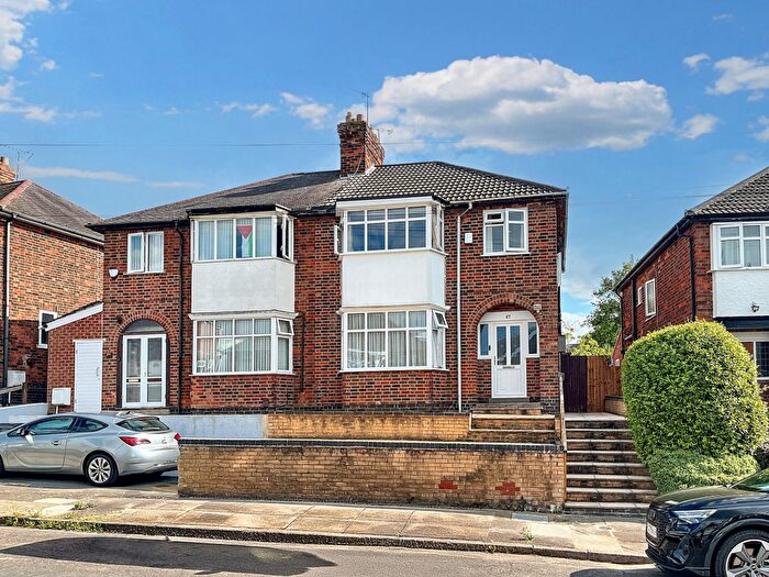 3 Bedroom Semi-Detached House For Sale In Homeway Road, Leicester, LE5