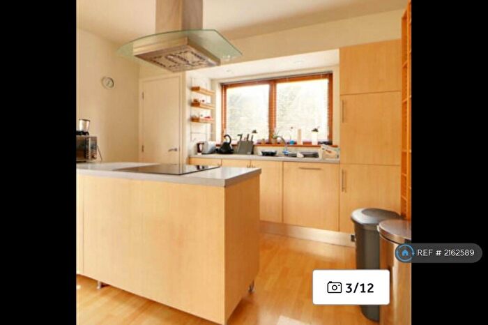 3 Bedroom Flat To Rent In Carlton Way, Cambridge, CB4