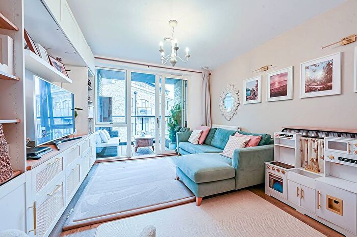 1 Bedroom Flat For Sale In Palladian Gardens, Chiswick, London, W4