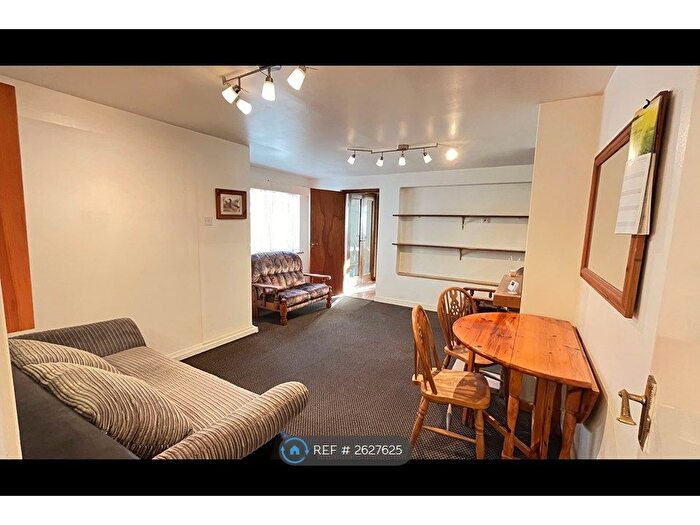 1 Bedroom Flat To Rent In Woodfield Terrace, Thornwood, Epping, CM16