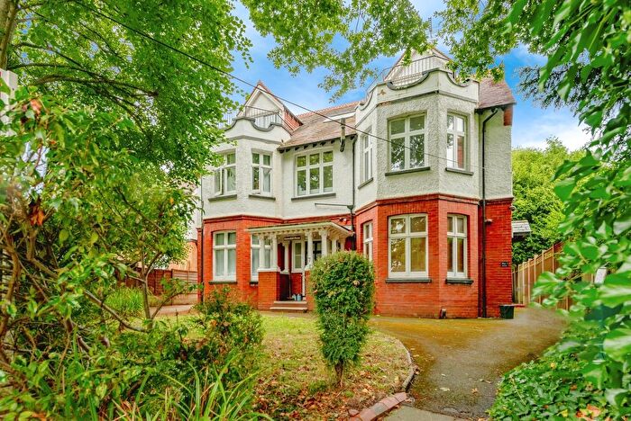 1 Bedroom Flat For Sale In Cavendish Road, Redhill, RH1