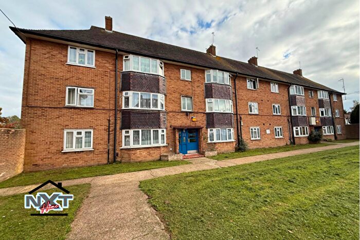 2 Bedroom Flat For Sale In Elsinge Road, Enfield, Greater London, EN1