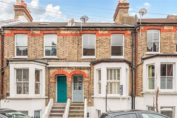 3 Bedroom Maisonette For Sale In Fransfield Grove, London, SE26