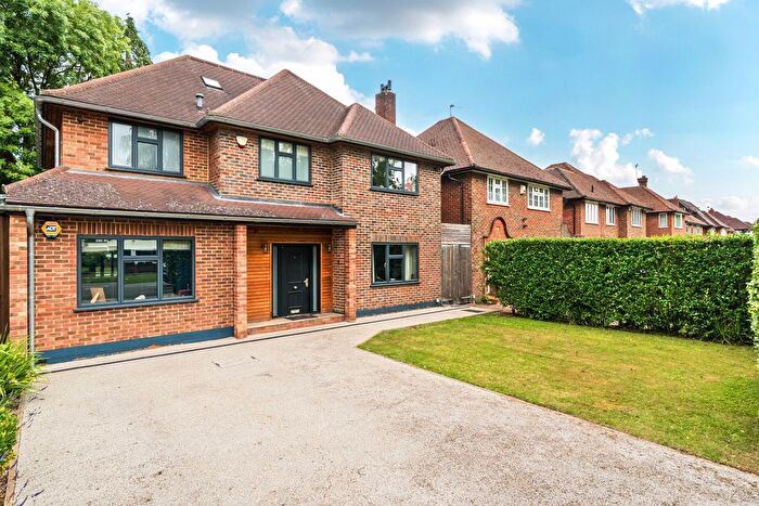 3 Bedroom Detached House For Sale In St. Thomas Drive, Pinner, Middlesex, HA5