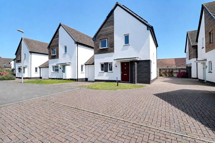 3 Bedroom Link Detached House For Sale In Higher Thorn Close, Braunton, Devon, EX33
