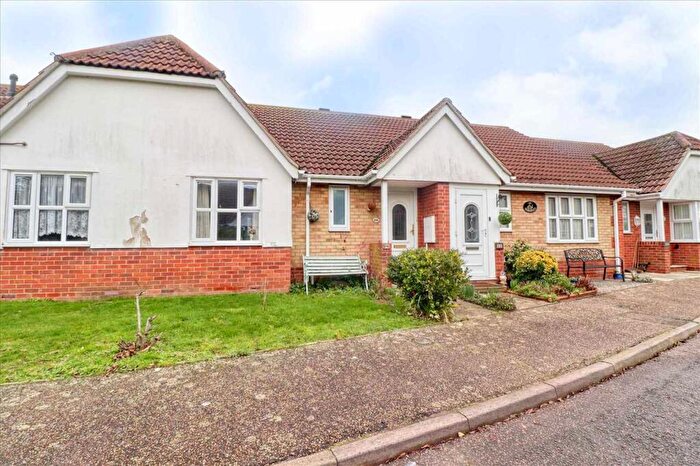 1 Bedroom Bungalow For Sale In Lyon Close, East Clacton, CO15