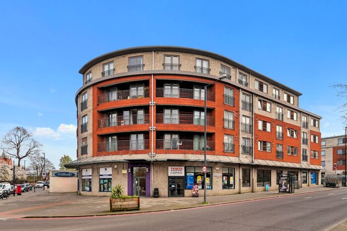 2 Bedroom Flat To Rent In Streatham Place, London, SW2