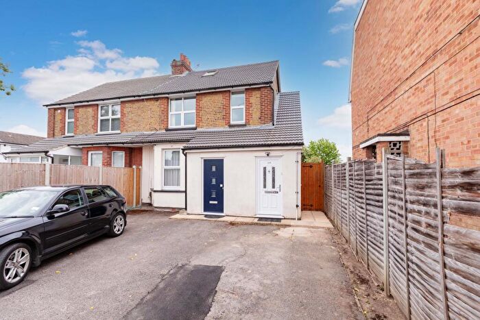 2 Bedroom Maisonette For Sale In Bower Way, Cippenham, SL1