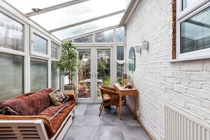 1 Bedroom Flat For Sale In Loftus Road, Shepherd's Bush, London, W12