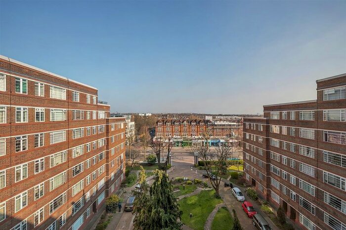 Studio To Rent In Balham High Road, London, SW17