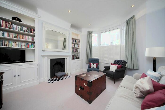 1 Bedroom Flat To Rent In Taybridge Road, Battersea, London, SW11