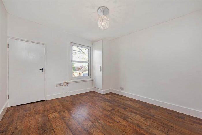 1 Bedroom Flat To Rent In High Street, Hampton Hill, TW12