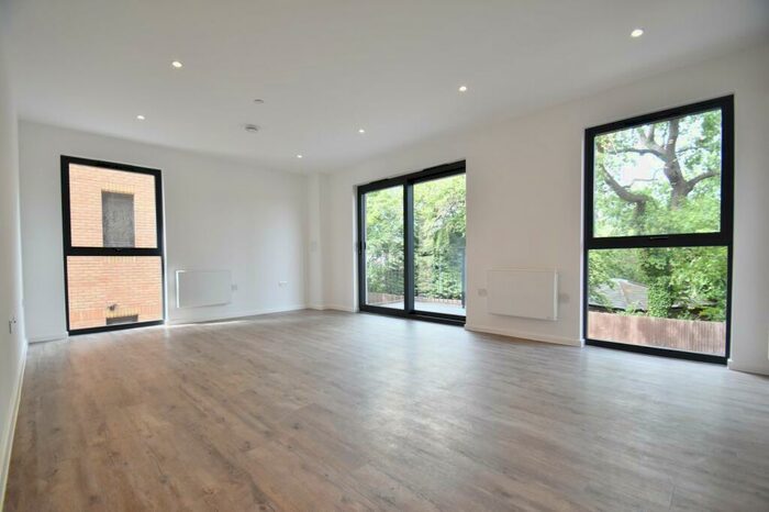 2 Bedroom Apartment To Rent In - Oak End Way, Gerrards Cross, SL9