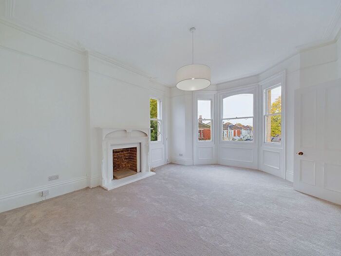 1 Bedroom Flat To Rent In Winchester Road, Worthing, BN11