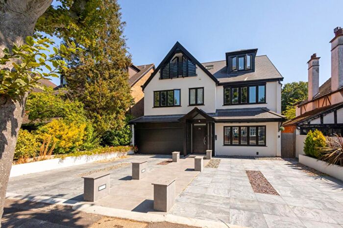 7 Bedroom Detached House For Sale In Malford Grove, London, E18