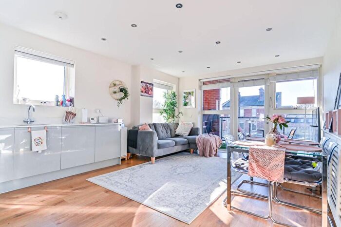 2 Bedroom Flat For Sale In London Road, Mitcham, Mitcham, CR4