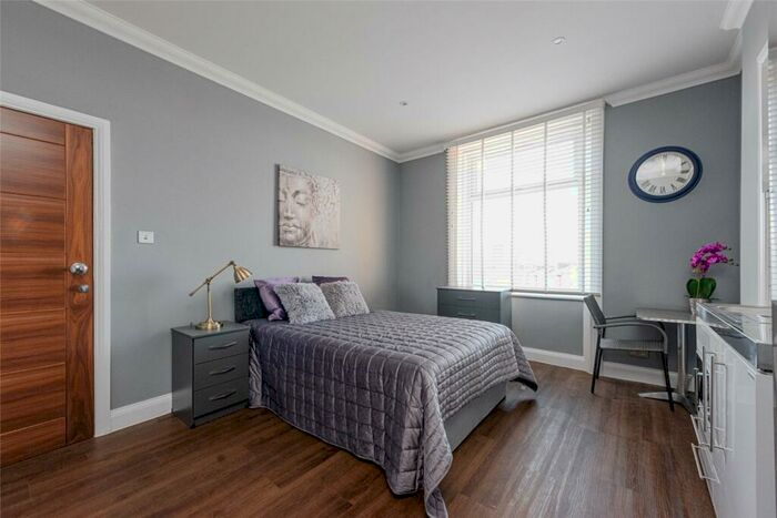 Studio To Rent In Kilburn High Road, London, NW6