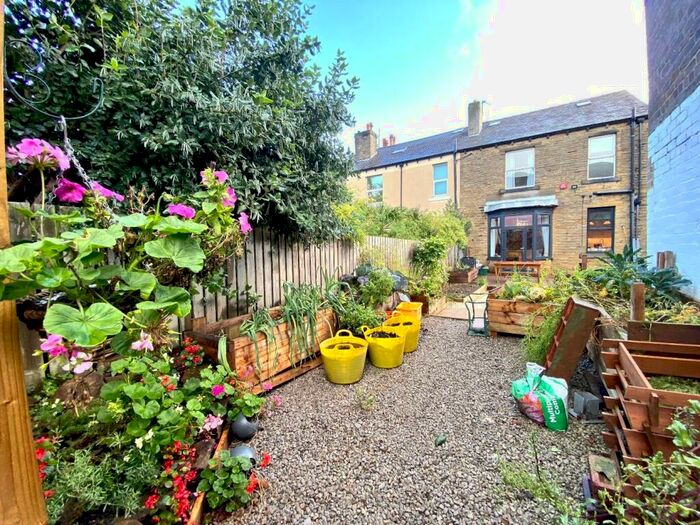 4 Bedroom Terraced House To Rent In Glebe Street, Huddersfield, HD1