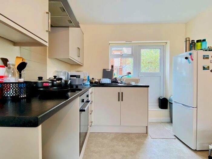 1 Bedroom Flat To Rent In Haydon Road, Taunton, TA1