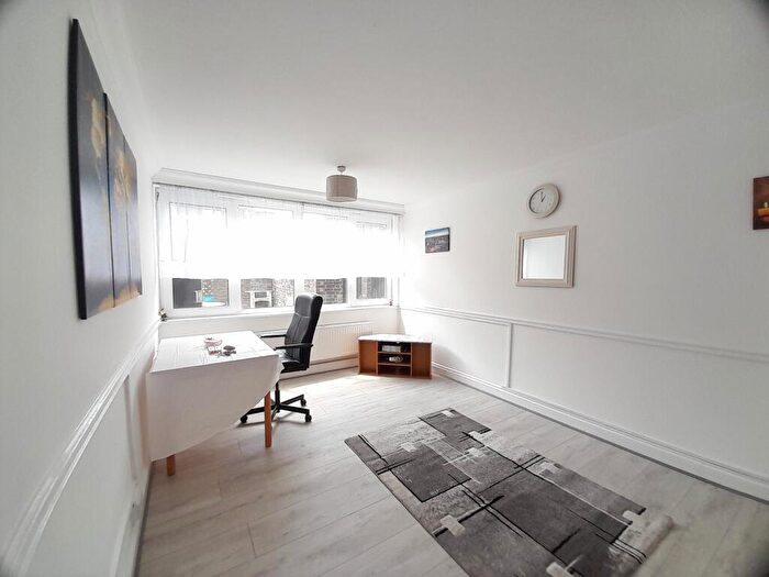 3 Bedroom Apartment For Sale In Kinglake Street, Southwark, London, SE17