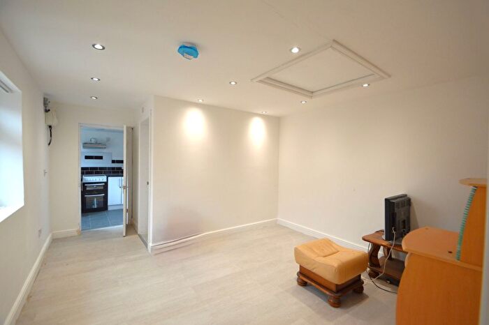 1 Bedroom Flat To Rent In Cippenham Lane, Slough, Berkshire, SL1