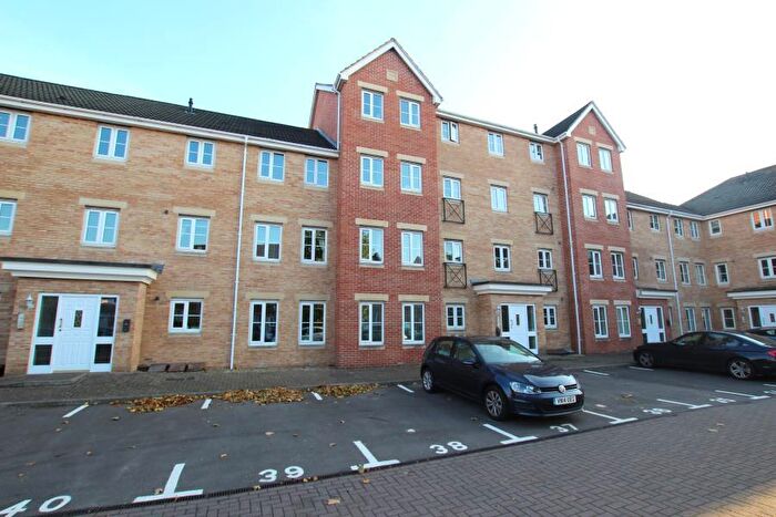 2 Bedroom Flat To Rent In Hedgers Close - Bedminster, BS3