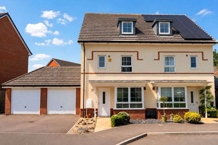 4 Bedroom Semi-Detached House For Sale In Percivale Close, Crawley, RH11